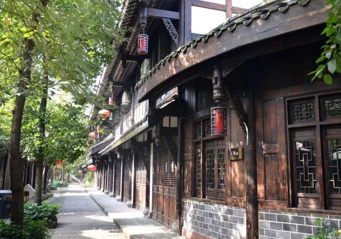 李湘二手毛巾卖1560元引争议,被骂后全场10元